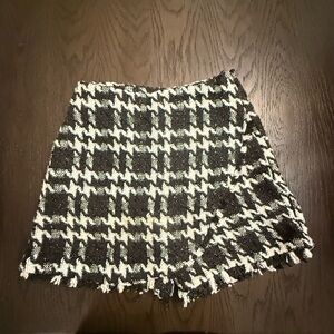 Versona Black and White Houndstooth Skirt
